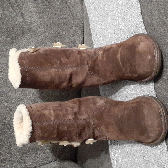 UGG BOOTS - Picture 2 of 8